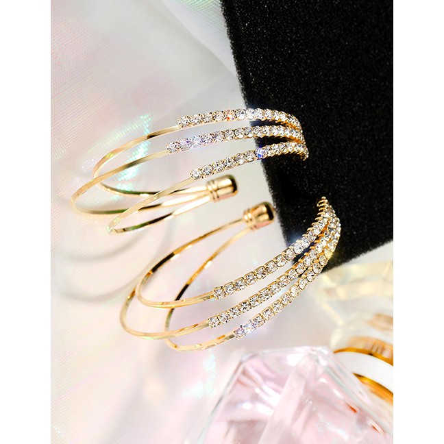 LRC Anting Tusuk Fashion C Circle Full Diamond C Ring Butterfly Combined With Gold Pearl Earrings