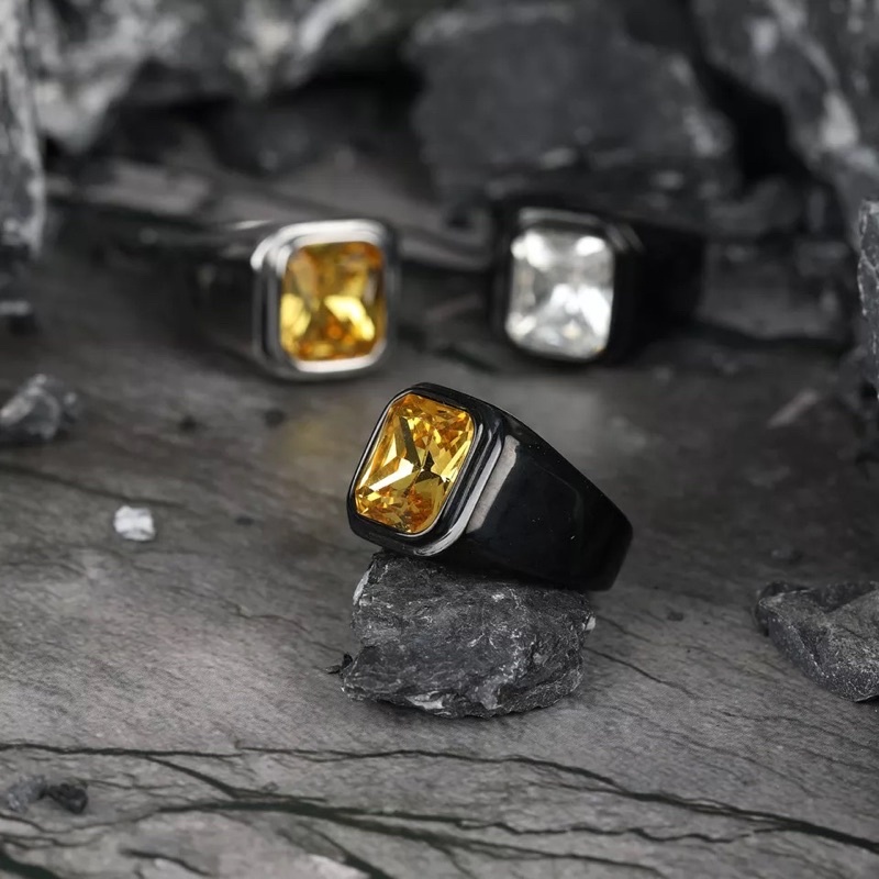 Cincin Pria Titanium Batu Akik Permata Yakut Kuning Ring Hitam Minimalis Anti Luntur dan Karat