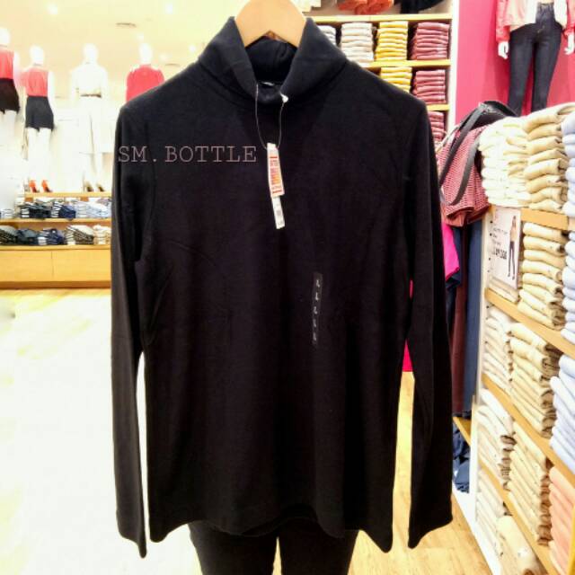 Black Turtleneck HEATTECH Uniqlo