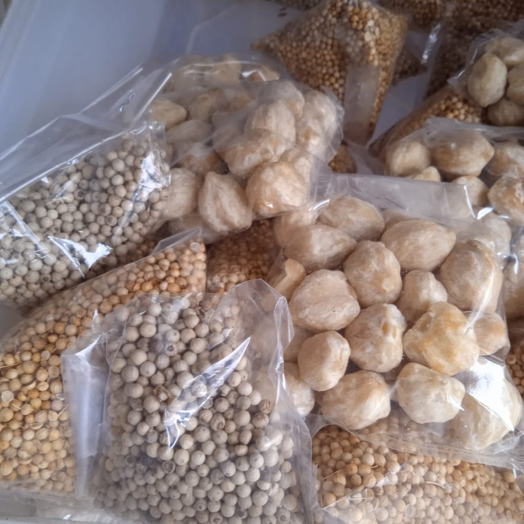 

Rempah rempah kemiri, lada dan ketumbar asli 100 gr