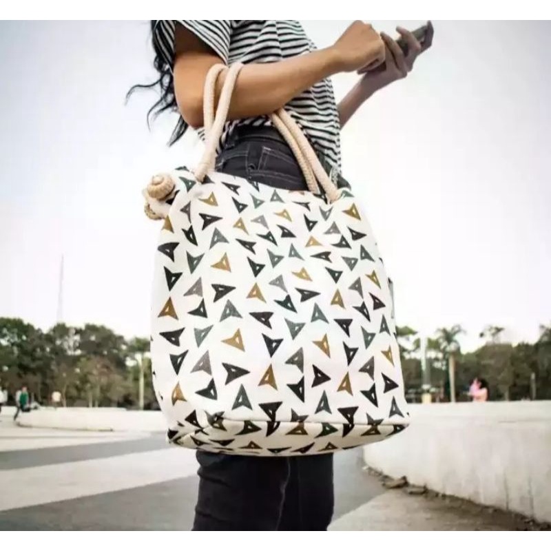 

totebag tali sumbu wanita/tas selempang