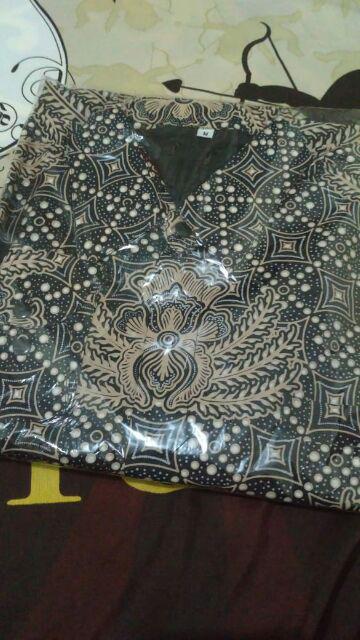 Gurdo Pari Kemeja Batik Dasar Hitam Pria Full Furing Katun Primisima Batik Solo Batik Pria Eksklusif