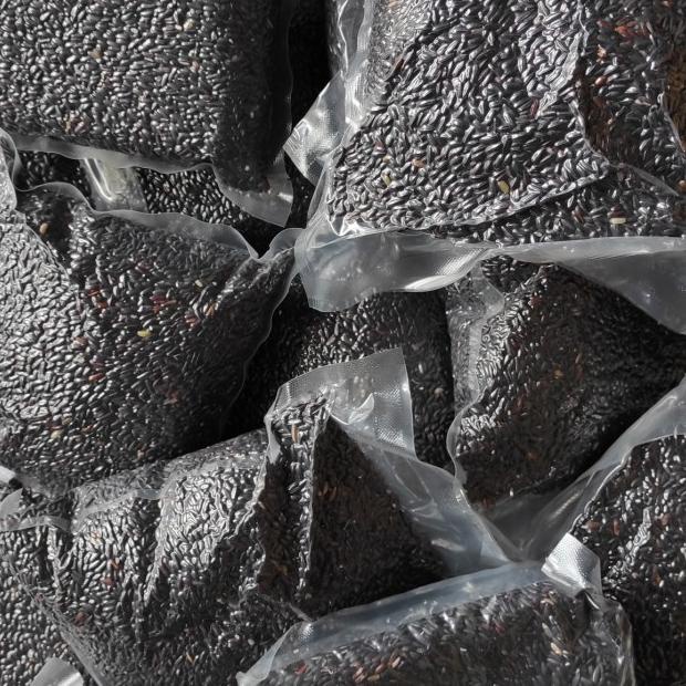 

✬ KETAN HITAM GRADE PREMIUM DIVACUM 1 KG ♧