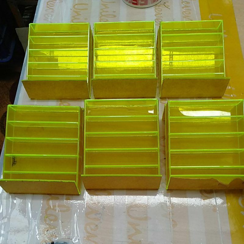 DUDUKAN KARTU PERDANA KOTAK 5 SUSUN