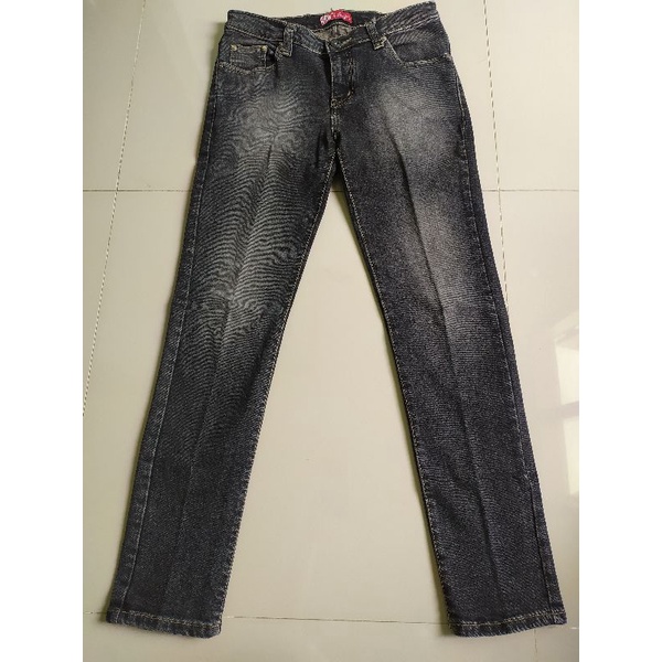 Preloved Celana Panjang Jeans Wanita Graphis
