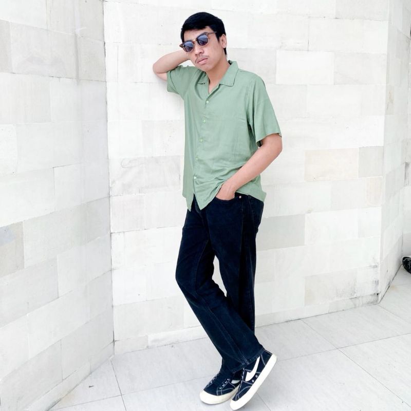 Kemeja Polos Sage Green Oversize