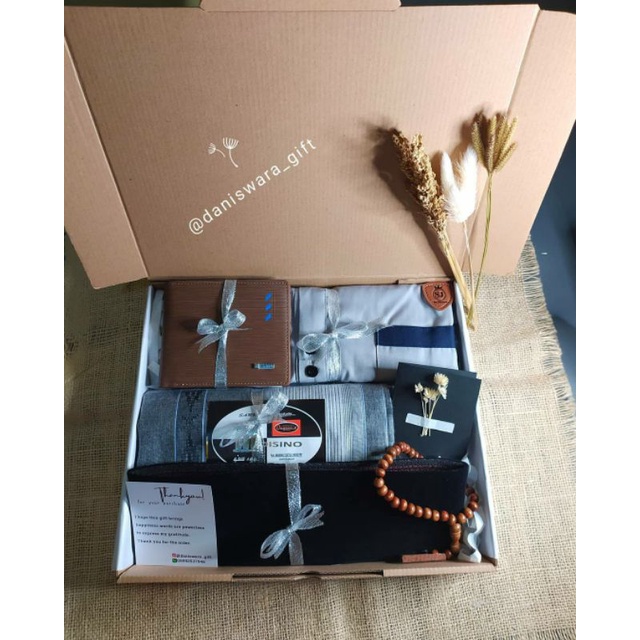 

HAMPERS KADO COWOK ALAT SHOLAT LENGKAP CIKARANG