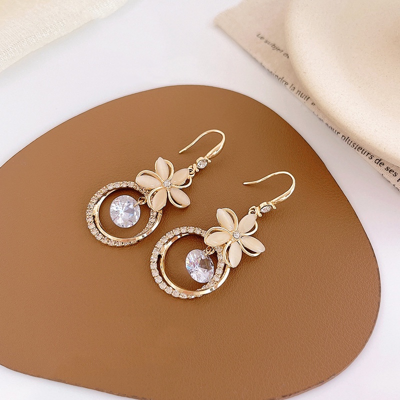 Anting Gantung Panjang Tusuk Gaya Vintage Korea Motif Bunga Aksen Opal + Berlian Imitasi Untuk Wanita