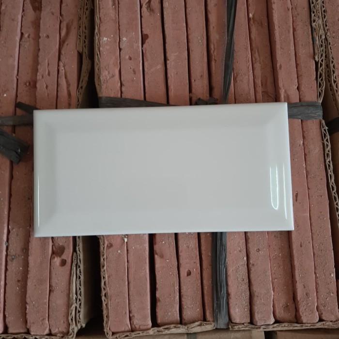 Bata Tempel Keramik.Bevel Putih 10x20