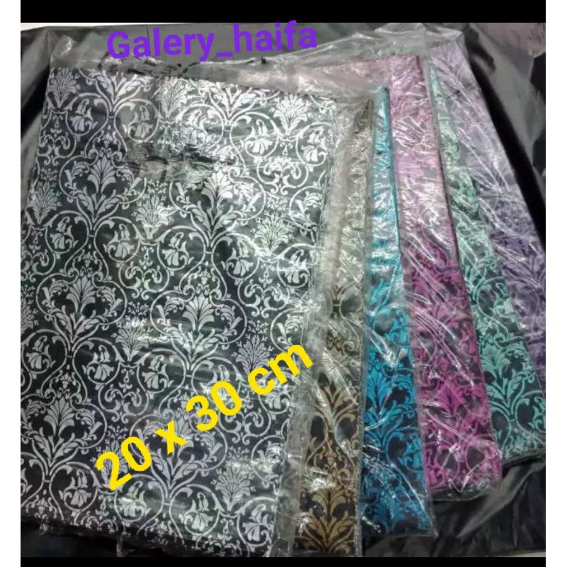 Kantong plastik pon motif batik metalik ukuran 20x30cm