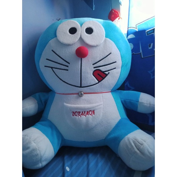 boneka doraemon jumbo dan sedang