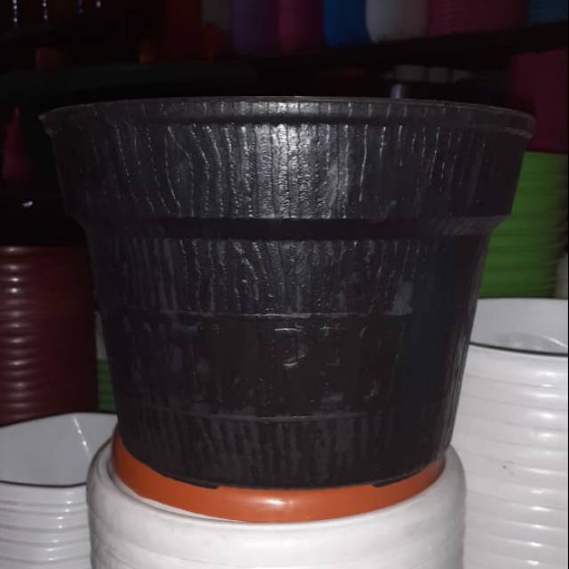 POT BUNGA KARET YASINDO 27 HITAM