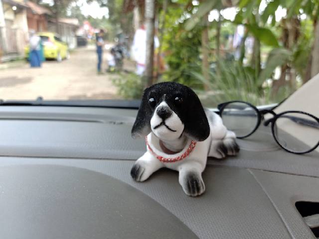 BONEKA ANJING KEPALA GOYANG - DOG HIASAN DASHBOARD MOBIL