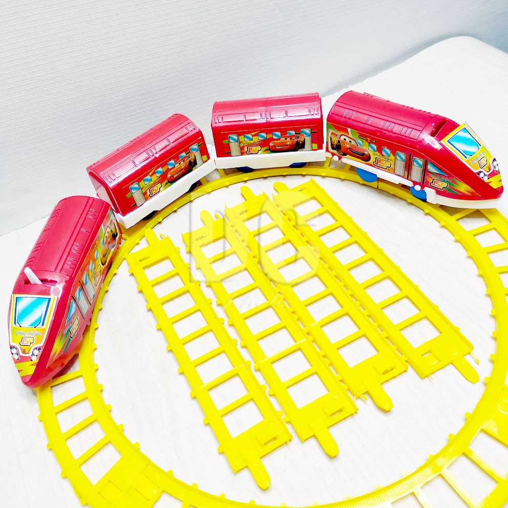 Super Train Set Cars 11072 Mainan Kereta Api Shinkansen Lightning McQueen Dengan Rel &amp; 4 Gerbong