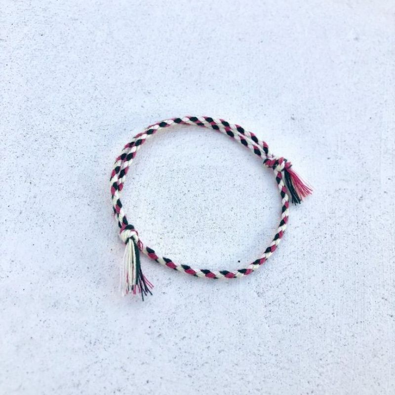 gelang tali gelang simple gelang rajut gelang simpul gelang trend gelang kayu kokka gelang batu gelang kristal Swarovski gelang rantai gelang kaki gelang BTS gelang rabbit gelang handmade gelang persahabatan gelang pasangan gelang handmade gelang tali