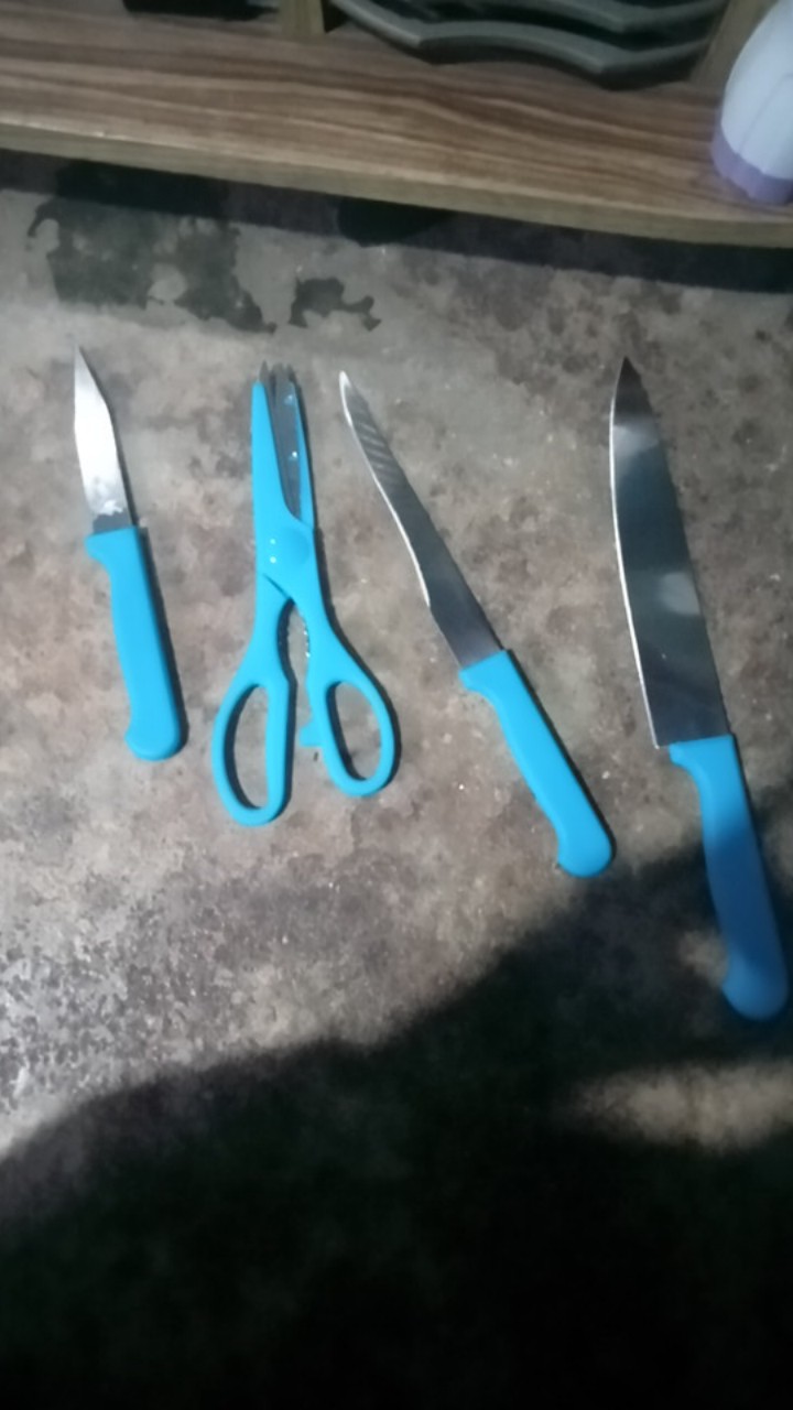 Pisau Set + Telenan Warna Cerah 5 In 1