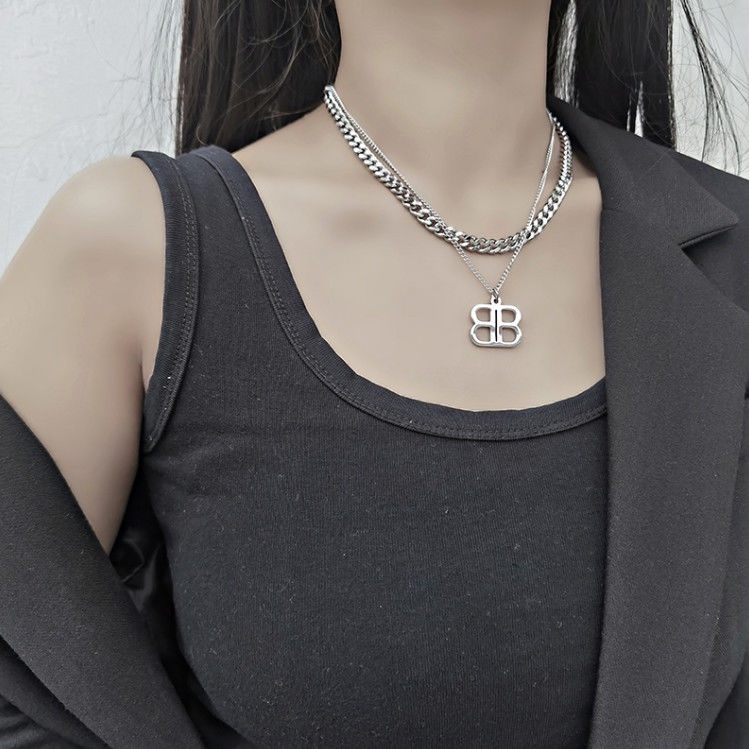 Eropa dan Amerika sederhana ins pribadi huruf B baja titanium kalung wanita ins populer Net merah ni