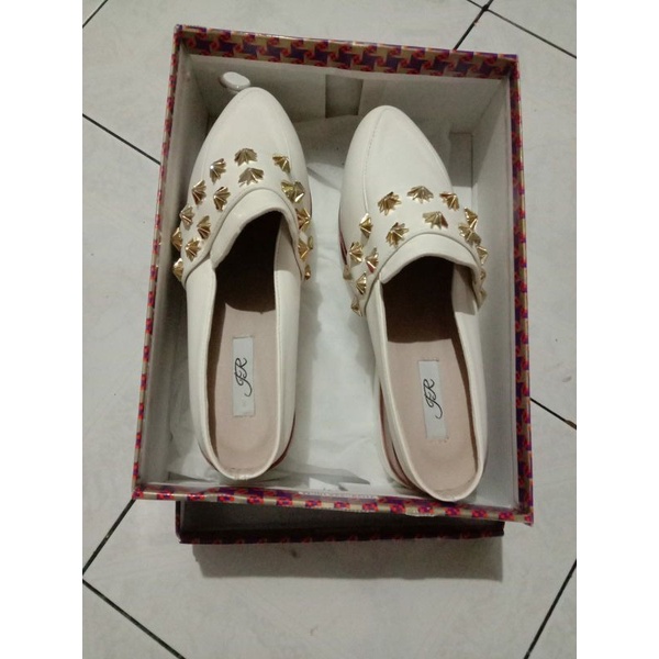 sepatu wedges import batam putih