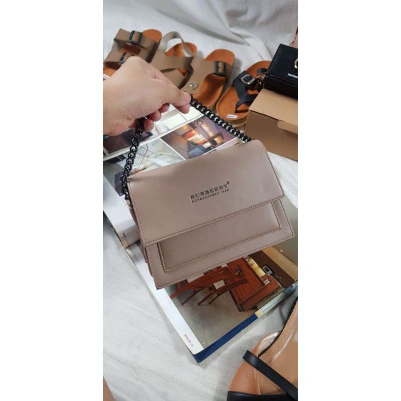 tas selempang burberry