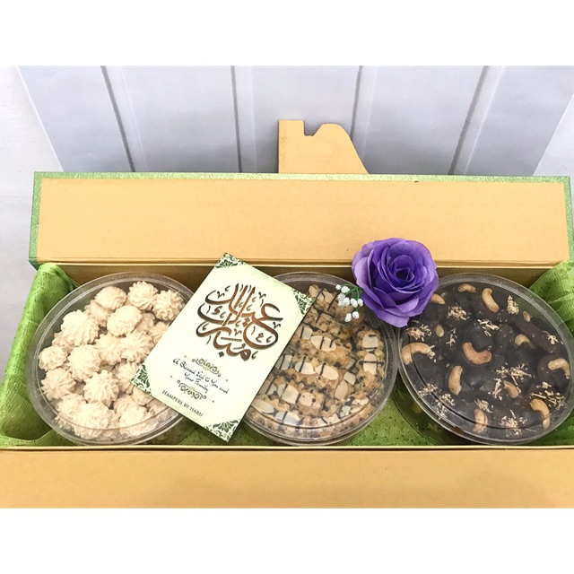 

HAMPERS LEBARAN 2018 •BILQUIS• 3 kue kering+kartu lebaran+kotak magnetik