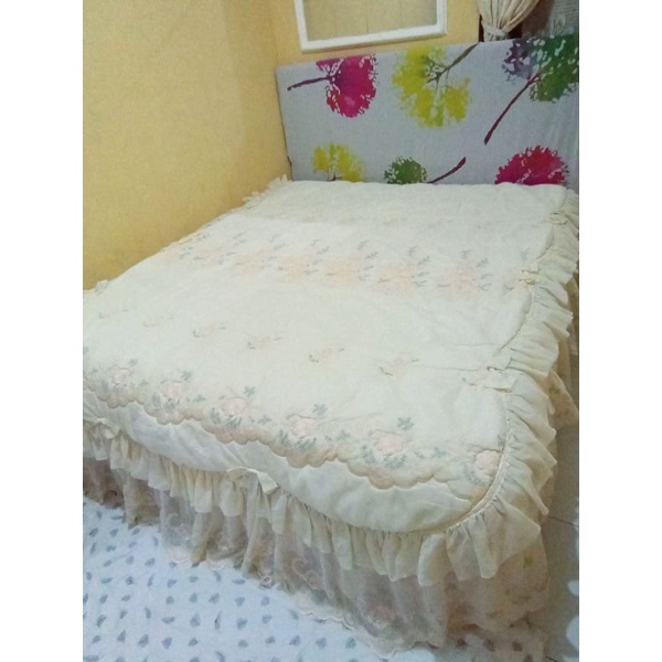 sprei incess/pengantin Bahan satin lembut. Uk 160x200 Bs d bed 180. dacron. mulus