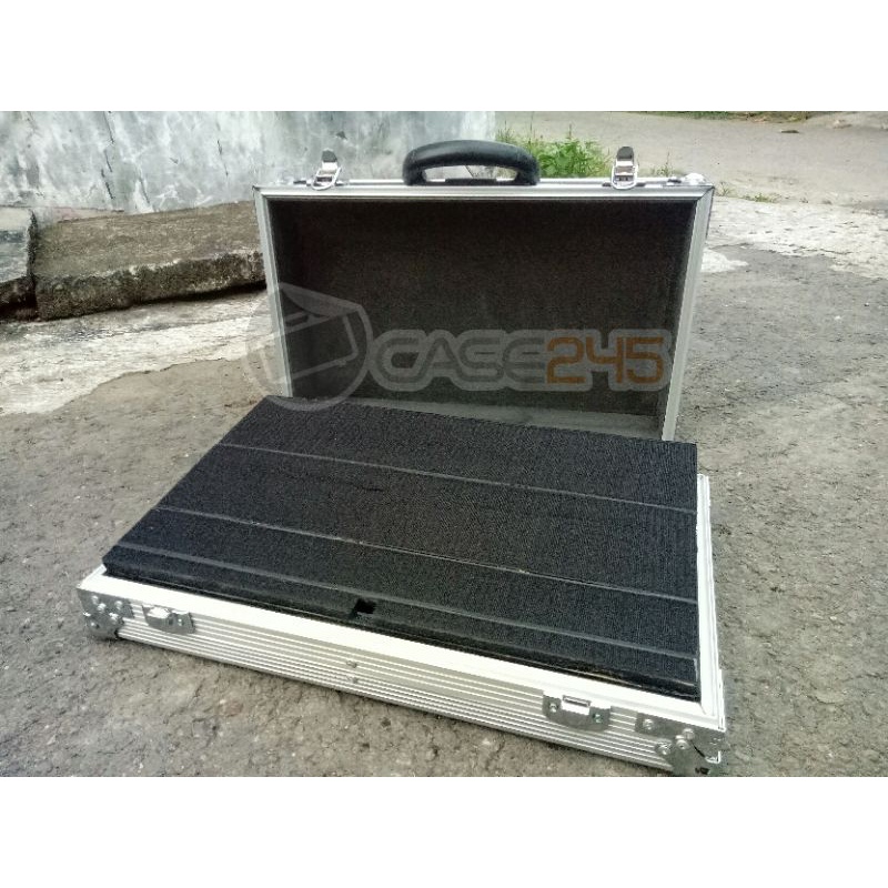 flightcase efek gitar