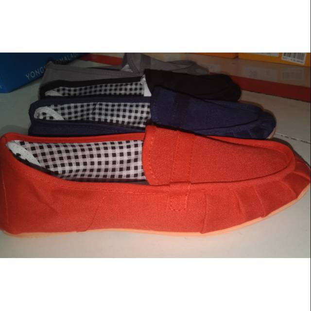 Sepatu flat Wanita Dr.kevin