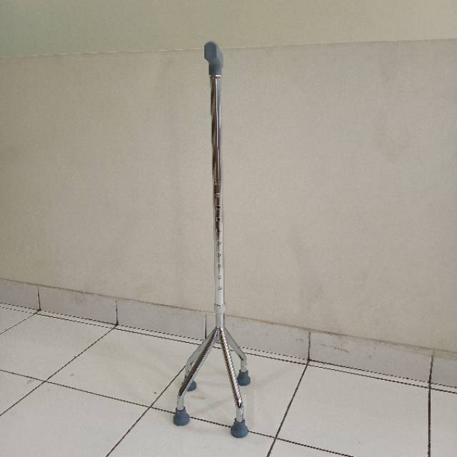 Tongkat Kaki 3 atau 4 Alat Bantu Jalan Tiga dan Empat Orang Tua Manula Sellaco