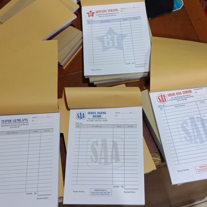

Terlaris NOTA BON KWITANSI INVOICE SETENGAH RIM Elegan