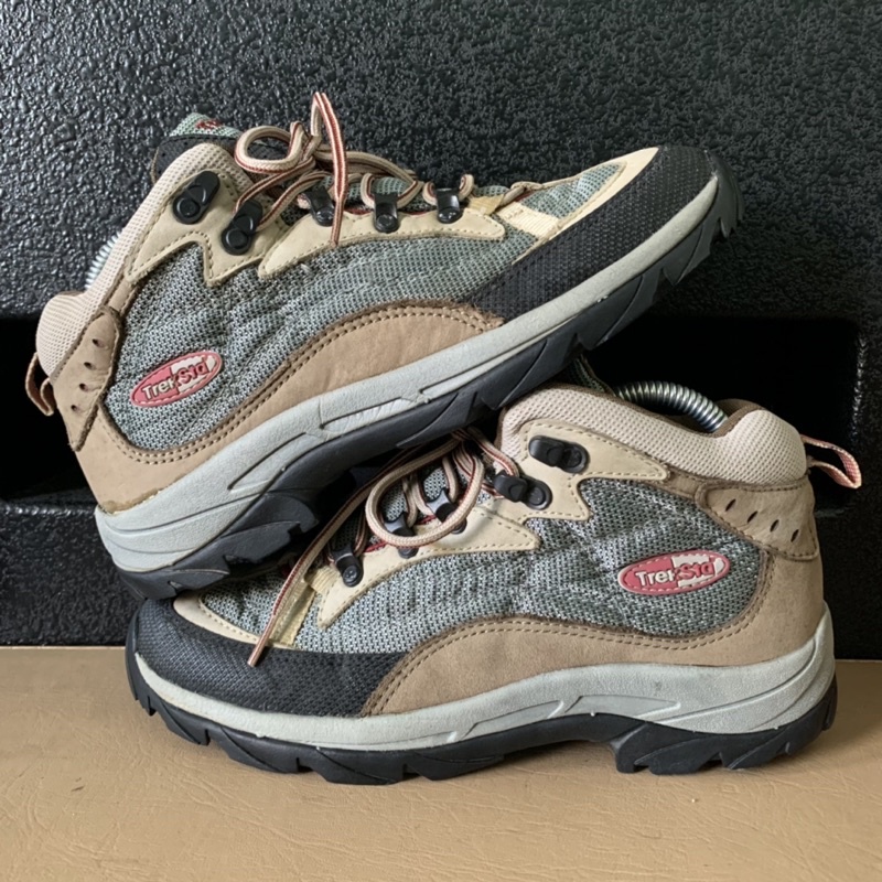 sepatu gunung treksta second size 38/39
