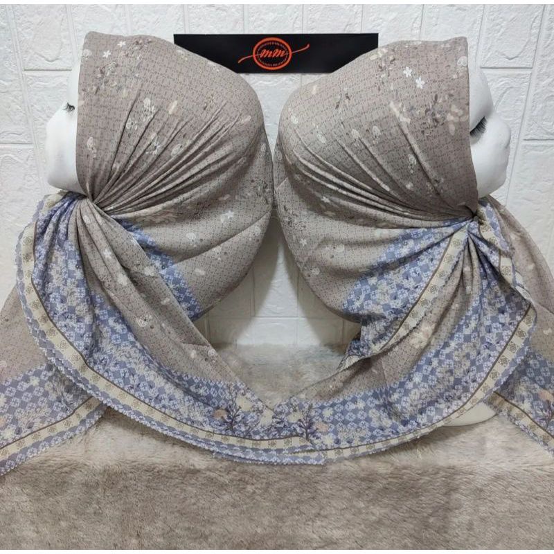 HIJAB DENAY SEGIEMPAT MOTIF BUNGA KECIL WARNA KHAKI