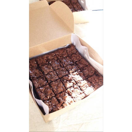 

fudgy brownies chocochips/brownies panggang