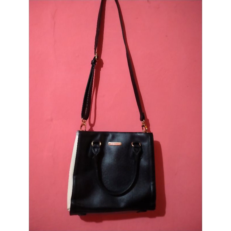 Tas Sling Anne Klein