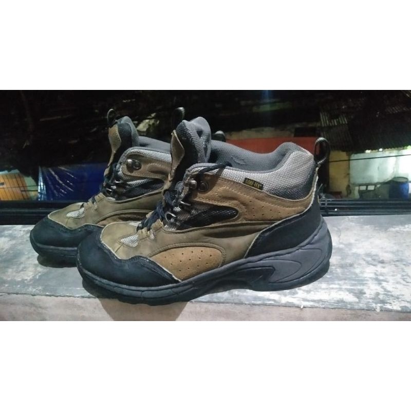 Sepatu Gunung K2 second