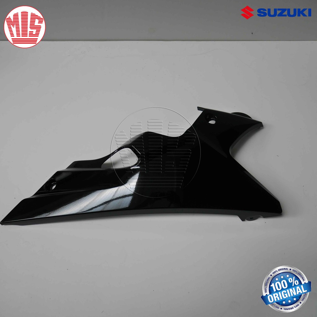 SAYAP TENGAH KANAN HITAM GLOSSY SUZUKI GSX S 150 Suzuki Genuine Parts