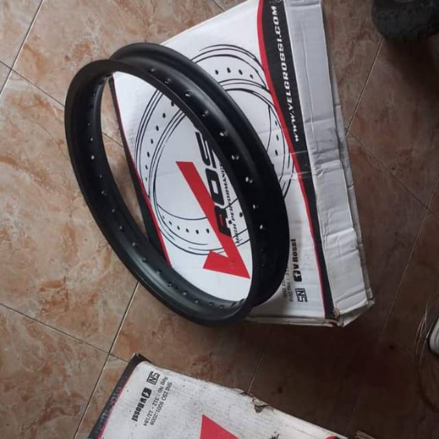 VELG LINGKARAN ROSSI 18x185 HITAM