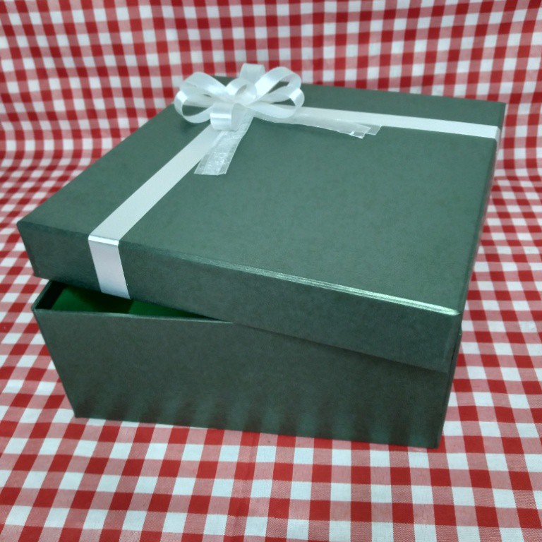 

Kotak Kado Gift Box 20x20x8 Kotak Hadiah Hampers Box Packaging Hadiah Box