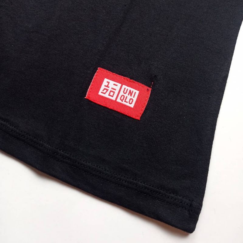 T-shirt black uniqlo logo / baju distro atasan terpopuler terlaris pakaian dewasa remaja pria wanita unisex-2