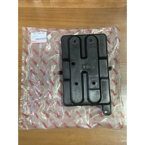 Tatakan Aki Carrier battery Agya Ayla 74411-BZ060-001