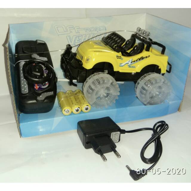 Mainan mobil jeep RC