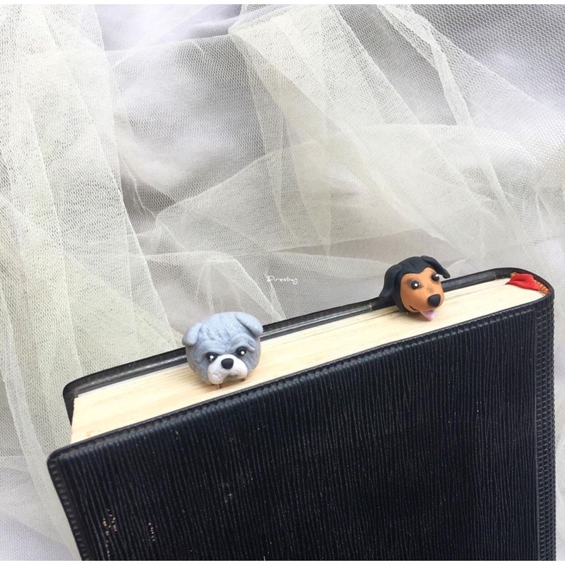 

paperclip / bookmark