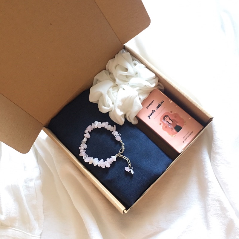 

HAMPERS ULANG TAHUN HAMPERS WISUDA BY MOLUPU