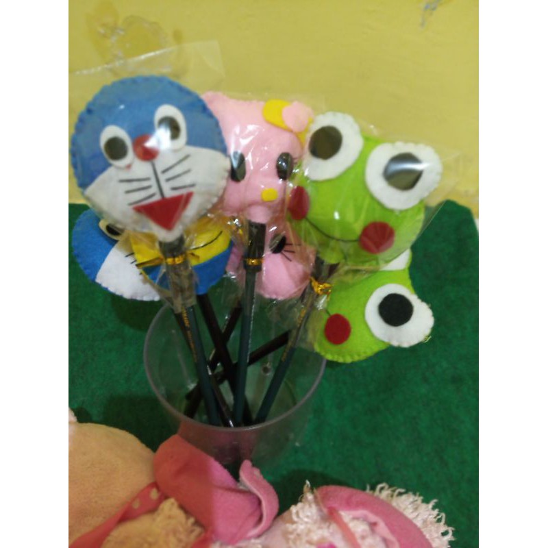 

pensil karakter boneka flanel