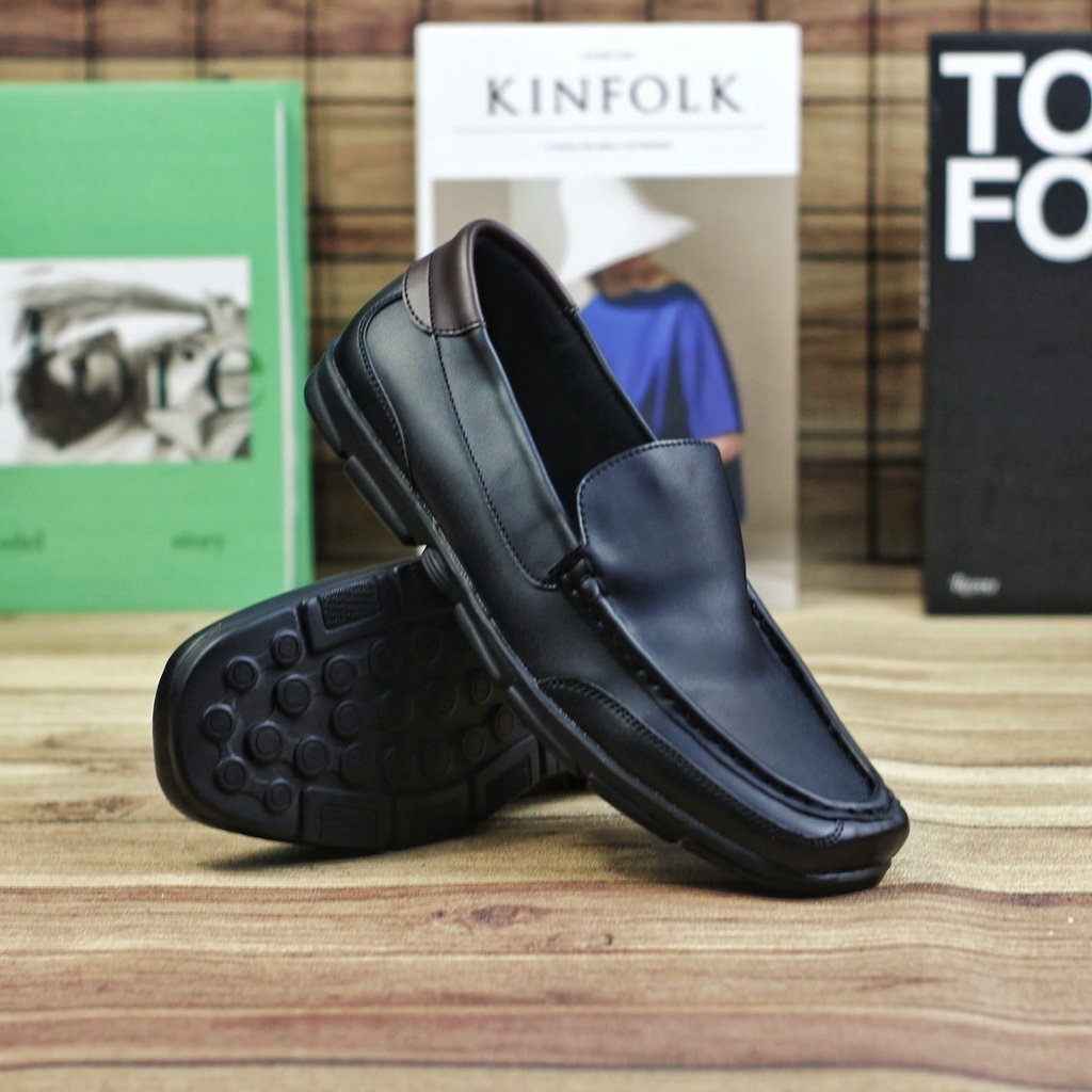 ZOMA Sepatu Kasual Slip On Pria Kulit Sintetik Simple Original Footwear Sepatu Pantofel Pria Casual Kerja Kantor