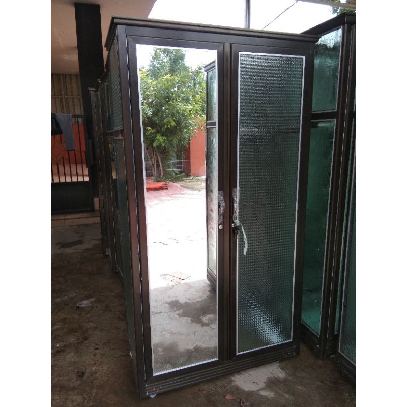 Lemari Kaca 2 Pintu Aluminium
