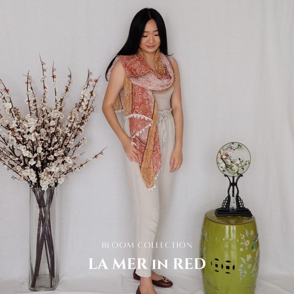 SHOPKAIN La Mer in Red Shawl – Bloom Collection