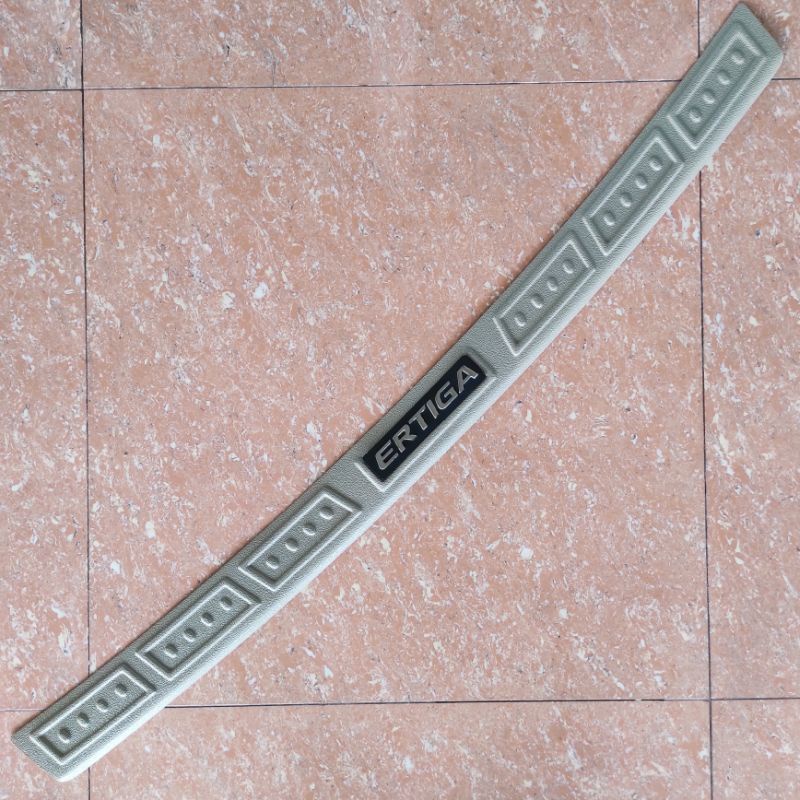 sill plate silplate belakang BAGASI SUZUKI ertiga 2011 sampai 2017 2012 2013 2014 2015 2016 2017 PLASTIK HITAM abs tempel