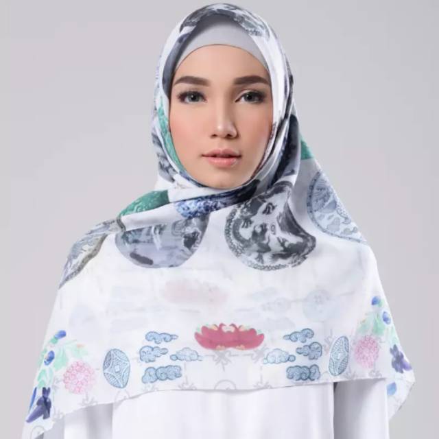 KAOLINA RED RIA MIRANDA ESSENTIAL SCARF