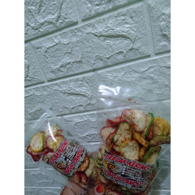 

KRUPUK SEBLAK KERING (50gr)