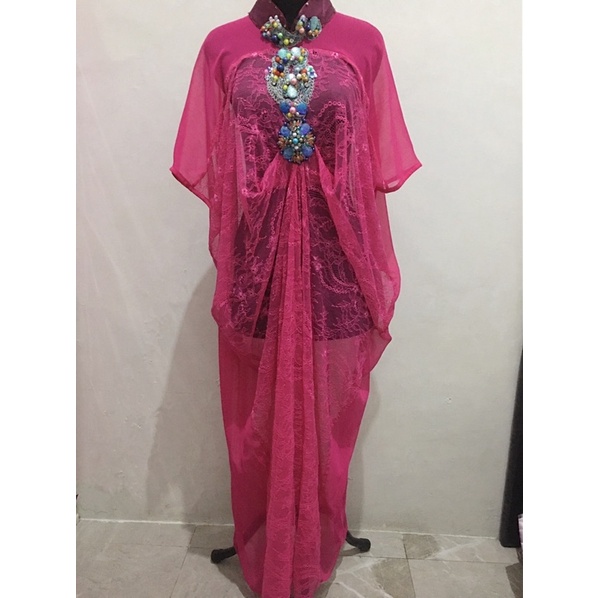 Preloved Kaftan Luire by Raden Sirait - Brukat Pink Fusia  hi